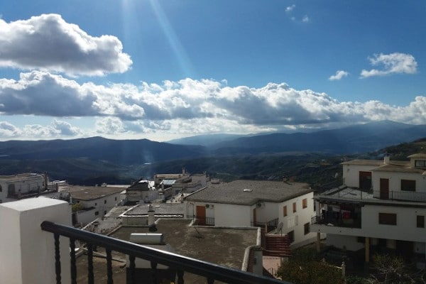 Apartamentos en Laroles con estupendas vistas a la montaña