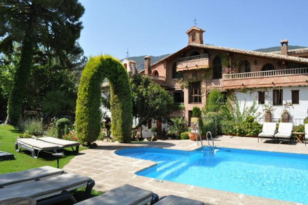 Convento Santa Maria De La Sierra Jardín con piscina