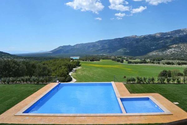 Hotel Rural Ibipozo piscina con vistas